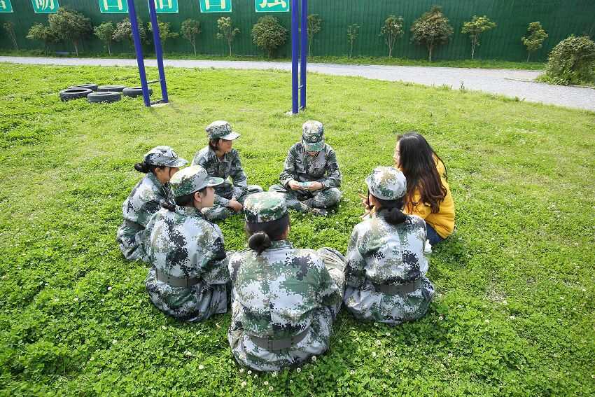 过度的学习负担和僵化的教学过程导致学习倦怠(图2)