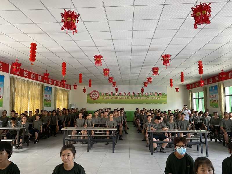 湖北十堰是否有反叛不听话小孩学校(图2)