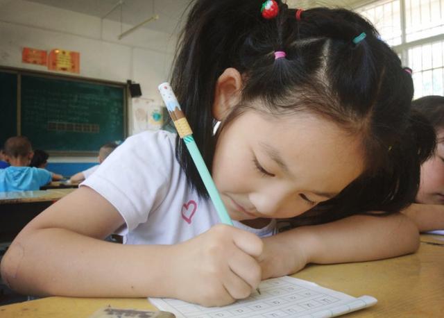 孩子不专心写作业怎么办(小孩不专心写作业怎么办)(图4)