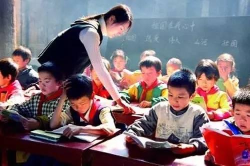 初中毕业如何选择学校(初中毕业如何选择学校学什么技能方便出来就能找到工作)(图2)