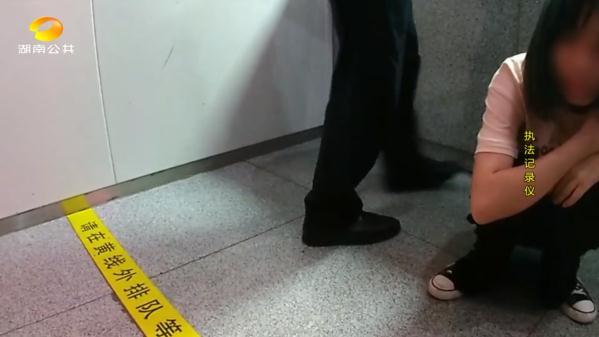 孩子被打到离家出走(孩子离家出走打什么电话)(图2)