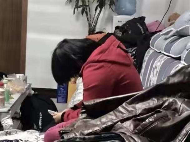 女孩子辍学离家出走(女孩子离家出走怎么办)(图2)