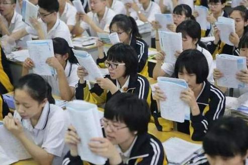 高二男孩叛逆正常吗(高二男孩叛逆期跟父母生气)(图4)