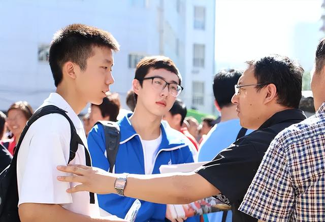 家长不让孩子读高中(孩子读高中了,家长需要怎样跟老师交流)(图11)