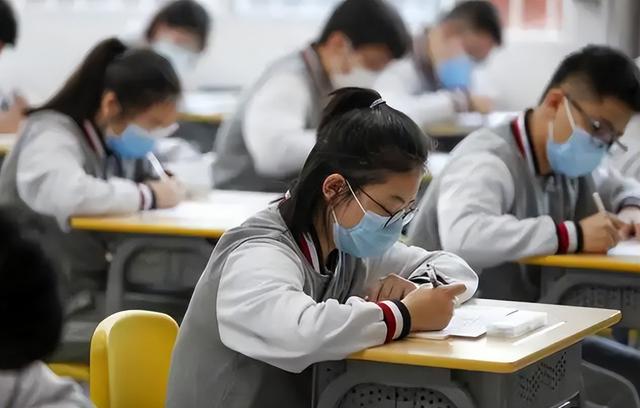 家长不让孩子读高中(孩子读高中了,家长需要怎样跟老师交流)(图10)