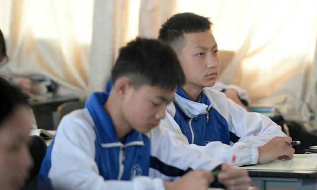 初中生犯错了如何教育(如何教育犯错的学生)(图2)