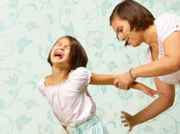 父母能不能打孩子(父母到底能不能打孩子)(图4)