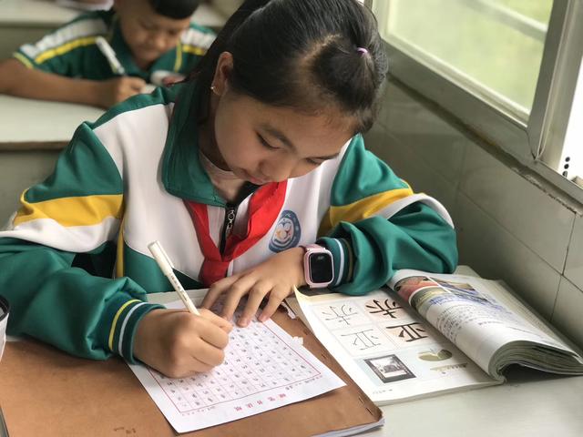 在学校经常惹事的孩子(孩子天天在学校惹事怎么办)(图2)