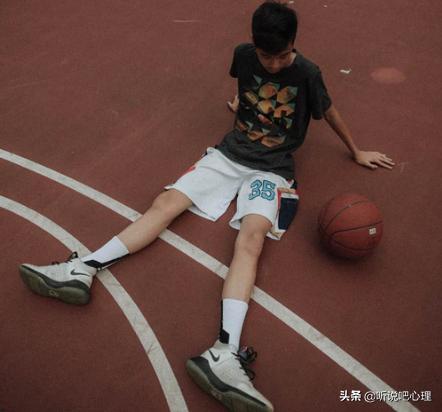 小孩不想上学怎么劝(小孩不想上学怎么办)(图2)