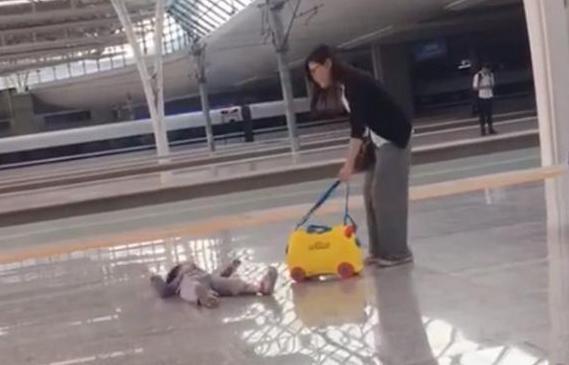 孩子脾气爆燥怎么办(孩子情绪暴躁易怒怎么办)(图1)