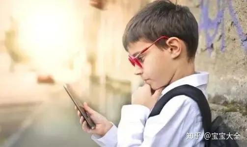 小孩老爱玩手机怎么办(小孩很爱玩手机怎么办)(图6)
