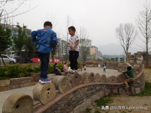 孩子老喜欢来回反复跑(孩子喜欢的书可以反复的去看)(图2)
