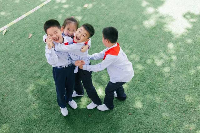怎样对付穿小鞋的老师(怎样对付穿小鞋的老师小学)(图1)