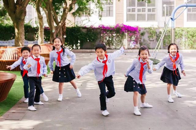 怎样对付穿小鞋的老师(怎样对付穿小鞋的老师小学)(图2)